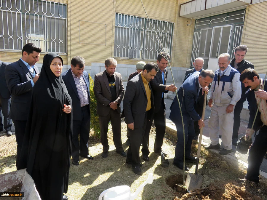15 اسفند روز درختکاری در آموزشکده دختران شهرکرد با حضور معاون جهاد کشاورزی استان 5